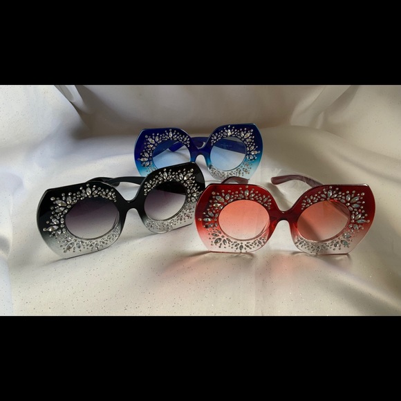 NWOT Women’s Retro Crystal OverSized Sunglasses - Picture 2 of 8